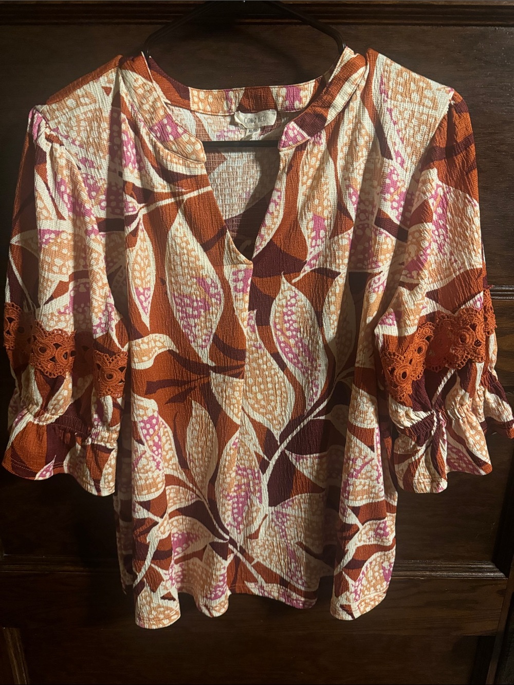 Como Blu Womens Leaf-Print Peasant Blouse in Rust & Cream